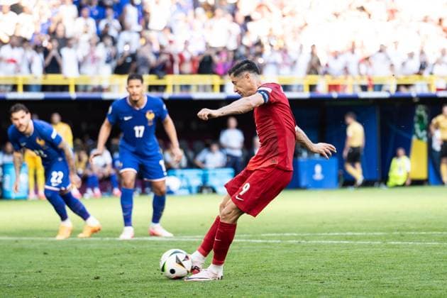 GER, Euro 2024, Group D, France FRA vs Poland POL 25 06 2024, Signal Iduna Park BVB Stadion Dortmund, Dortmund, GER, Euro 2024, Group D, France FRA vs Poland POL In the picture Goal, goal kick, penalty kick by Lewandowski Robert Poland Poland POL, 9 to 1 1 nordphotoxGmbHxx xChristianxSchulze nph000300
