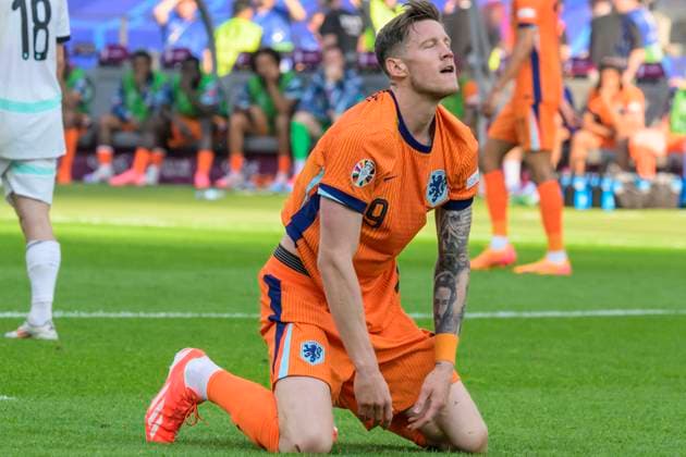 GER, Berlin, Football, Austria vs Netherlands, Group D, Group stage, UEFA EURO 2024, SP, Olympia Stadion Berlin, Wout Weghorst NED , misses the goal chance, sad, depressed, angry, 25 06 2024, Copyright: HMBxMedia UwexKoch