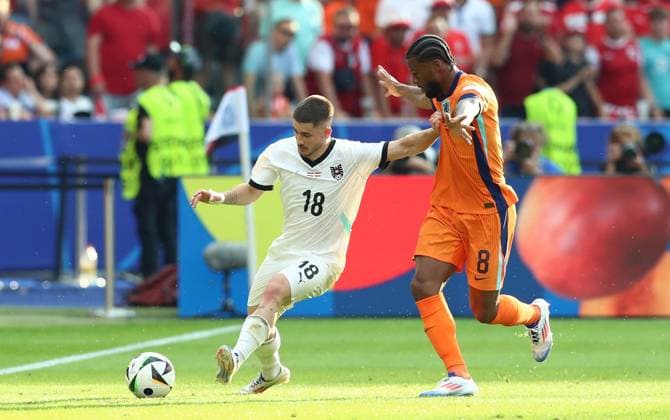25 06 2024, xtgx, European Football Championship 2024, Netherlands Austria emspor, v l Romano Schmid Austria , Georginio Wijnaldum Netherlands UEFA REGULATIONS PROHIBIT ANY USE OF PHOTOGRAPHS as IMAGE SEQUENCES and or QUASI VIDEO Berlin