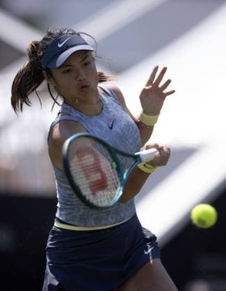 Emma Raducanu of GBR in action Rothesay International Eastbourne, Day 3, Tennis, Devonshire Park, Eastbourne, UK - 25 June 2024  Copyright: xEllaxLing Shutterstockx 14555503ay