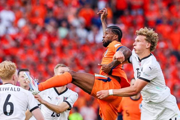 2024-06-25 Netherlands v Austria - Group D - UEFA EURO, EM, Europameisterschaft,Fussball 2024 BERLIN, GERMANY - JUNE 25: Georginio Wijnaldum of the Netherlands jumping with Leopold Querfeld of Austria during the Group D - UEFA EURO 2024 match between Netherlands and Austria at Olympiastadion on June 25, 2024 in Berlin, Germany. (Photo by Peter Lous BSR Agency) Berlin Germany Content not available for redistribution in The Netherlands directly or indirectly through any third parties. Copyright: xBSRxAgencyx
