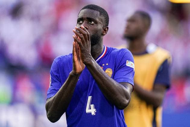 2024-06-25 France v Poland - Group D - UEFA EURO, EM, Europameisterschaft,Fussball 2024 DORTMUND, GERMANY - JUNE 25: Dayot Upamecano of France thanks the fans during the Group D - UEFA EURO 2024 match between France and Poland at BVB Stadion Dortmund on June 25, 2024 in Dortmund, Germany. (Photo by Joris Verwijst BSR Agency) Dortmund Germany Content not available for redistribution in The Netherlands directly or indirectly through any third parties. Copyright: xBSRxAgencyx