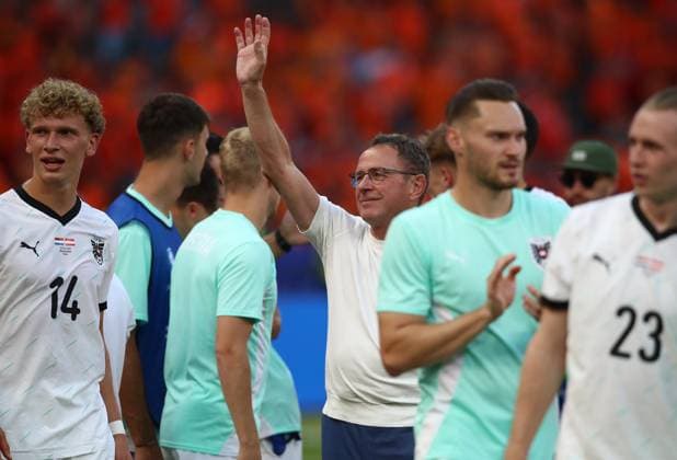25 06 2024, xtgx, European Football Championship 2024, Netherlands Austria emspor, v l Coach Ralf Rangnick Austria thanks the fans UEFA REGULATIONS PROHIBIT ANY USE OF PHOTOGRAPHS as IMAGE SEQUENCES and or QUASI VIDEO Berlin