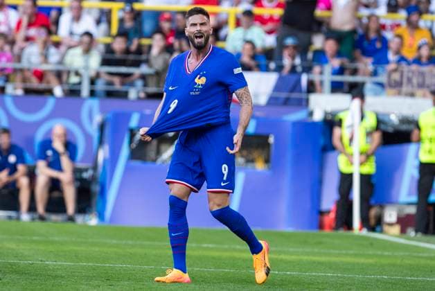 UEFA EURO 2024 France Poland 25 06 2024 Olivier Giroud France, 9 complains UEFA EURO 2024 France Poland BVB Stadion Dortmund, Dortmund, on 25 06 2024 Copyright: xBEAUTIFULxSPORTS Meuselx