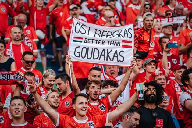 Soccer Men UEFA European Football Championship 2024 Group D Netherlands vs Austria 25 06 2024 Fans cheer Ösi Bergkas Better Than Goudakas Berlin Olympiastadion Berlin Germany