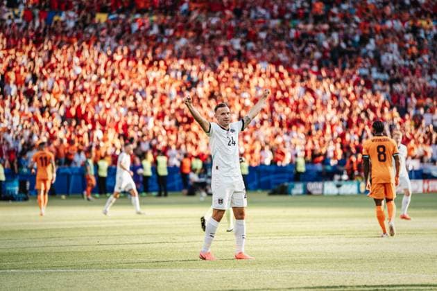 Soccer Men UEFA European Football Championship 2024 Group D Netherlands vs Austria 25 06 2024 Andreas Weimann 24, Austria throws his hands in the air after the final whistle Berlin Olympiastadion Berlin Germany