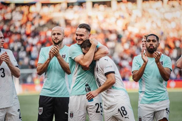 Soccer Men UEFA European Football Championship 2024 Group D Netherlands vs Austria 25 06 2024 v l Maximilian Entrup 25, Austria and Romano Schmid 18, Austria celebrate the victory Berlin Olympiastadion Berlin Germany