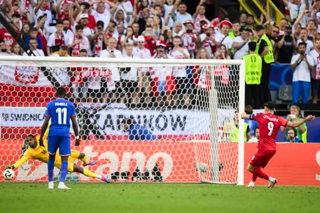 France v Poland - UEFA EURO, EM, Europameisterschaft,Fussball 2024 Robert Lewandowski of Poland scores a goal from a penalty kick during the UEFA EURO 2024 group stage football match between France and Poland. Dortmund Germany Copyright: xNicolòxCampox