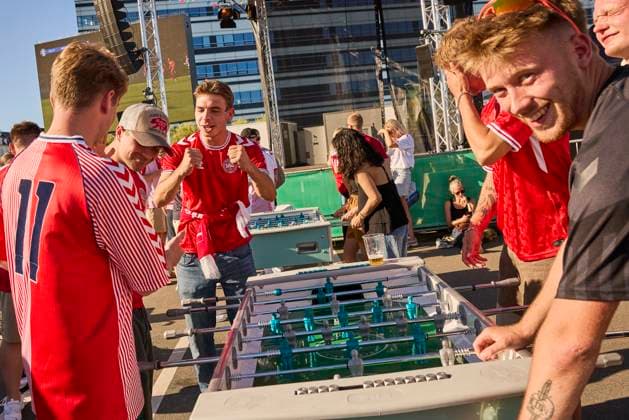 Football fans before the EURO match between Denmark and Serbia on the waterfront in Aarhus Tuesday, June 25, 2024 Photo Mikkel Berg Pedersen Ritzau Scanpix , Aarhus Denmark  Copyright: MikkelxBergxPedersenx spdk20240625-185024-L