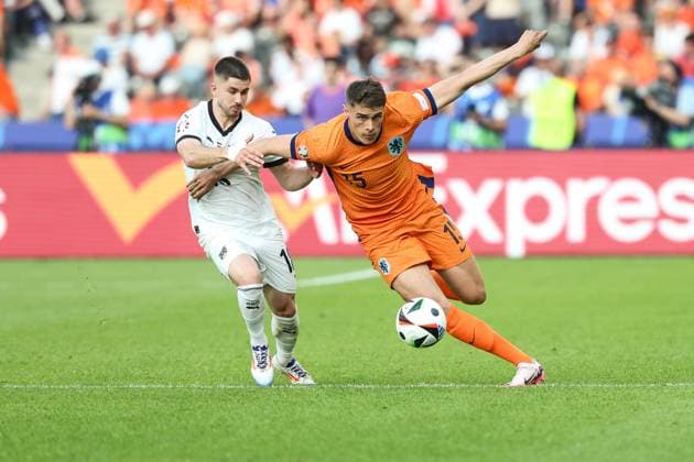 SOCCER - UEFA EURO, EM, Europameisterschaft,Fussball 2024 BERLIN,GERMANY,25.JUN.24 - UEFA EURO 2024, group stage, Austria vs Netherlands. Image shows Romano Schmid (AUT) and Micky van de Ven (NED).  GEPAxpictures xArminxRauthner
