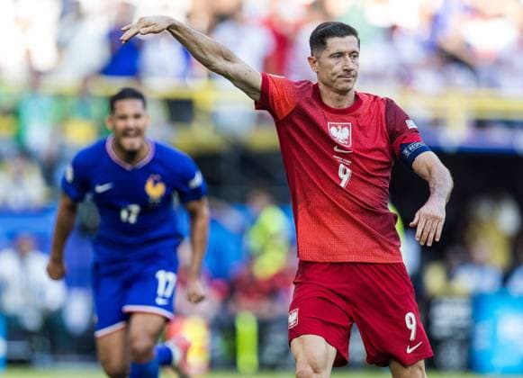25th June 2024; BVB Stadion Dortmund, Dortmund, Germany; Euro 2024 Group D Football, France versus Poland; Robert Lewandowski (POL) points to where he wants the pass  ActionPlus12660527 FotoxOlimpik