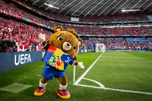 UEFA EURO 2024 Denmark Serbia 25 06 2024 Mascot on the stadium in Munich, Albärt UEFA EURO 2024 Denmark Serbia Munich Football Arena, Munich 25 06 2024 Copyright: xBEAUTIFULxSPORTS Buriakovx