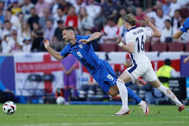 England v Slovenia: Group C - UEFA EURO, EM, Europameisterschaft,Fussball 2024 Andraz Sporar of Slovenia and Conor Gallagher of England challenge during the UEFA EURO 2024 group stage match between England and Slovenia at Cologne Stadium on June 25, 2024 in Cologne, Germany. Cologne Cologne Stadium Germany Germany Copyright: xRichardxSellers Sportsphoto APLx 14042714