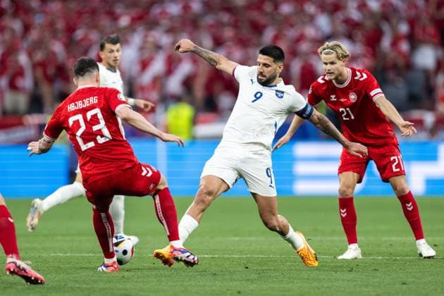 240625 Pierre Emil Hojberg and Morten Hjulmand of Denmark against Aleksandar Mitrovic of Serbia during the UEFA Euro 2024 Football Championship match between Denmark and Serbia on June 25, 2024 in Munich Photo Mathias Bergeld BILDBYRAN kod MB MB0940 fotboll football soccer fotballs em europamästerskap em uefa euro uefa european football championship euro 2024 denmark serbien serbia bbeng  Copyright: MATHIASxBERGELD BB240625MB041