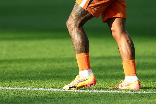 SOCCER - UEFA EURO, EM, Europameisterschaft,Fussball 2024 BERLIN,GERMANY,25.JUN.24 - UEFA EURO 2024, group stage, Austria vs Netherlands. Image shows the tattoos Memphis Depay (NED).  GEPAxpictures xArminxRauthner