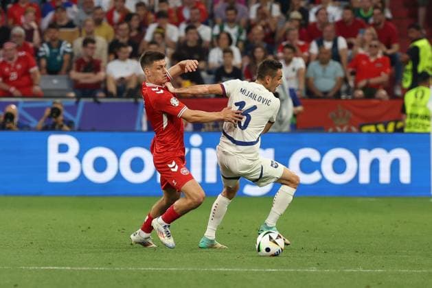 in duel, action, with Joakim Maehle 5 Denmark , Srdjan Mijailovic 16 Serbia , Denmark vs Serbia, Football, UEFA Euro 2024, Group stage, Matchday 3, 25 06 2024 Munich Bavaria Germany Copyright: xkolbert-press ChristianxKolbertx