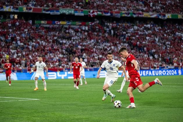 240625 Srdan Mijailovic of Serbia and Joakim Maehle of Denmark during the UEFA Euro 2024 Football Championship match between Denmark and Serbia on June 25, 2024 in Munich Photo Mathias Bergeld BILDBYRAN code MB MB0940 fotboll football soccer fotballs em europamästerskap em uefa euro uefa european football championship euro 2024 denmark serbien serbia bbeng  Copyright: MATHIASxBERGELD BB240625MB052