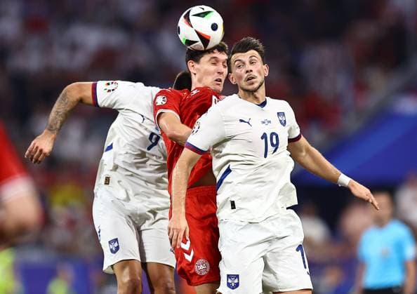 Lazar Samardzic of Serbia heads the ball Denmark v Serbia, UEFA European Championship, EM, Europameisterschaft 2024, Group C, Football, Munich Football Arena, Munich, Germany, 25 Jun 2024 EDITORIAL USE ONLY No use with unauthorised audio, video, data, fixture lists, club league logos or live services. Online in-match use limited to 120 images, no video emulation. No use in betting, games or single club league player publications. Copyright: xMichaelxZemanek Shutterstockx 14555536ba