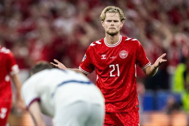 240625 Morten Hjulmand of Denmark reacts during the UEFA Euro 2024 Football Championship match between Denmark and Serbia on June 25, 2024 in Munich Photo Mathias Bergeld BILDBYRAN kod MB MB0940 fotboll football soccer fotballs em europamästerskap em uefa euro uefa european football championship euro 2024 denmark serbien serbia bbeng  Copyright: MATHIASxBERGELD BB240625MB061