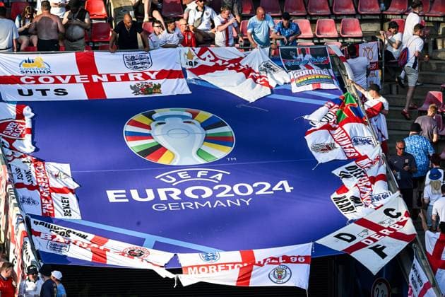 COLOGNE - England fans during the UEFA EURO, EM, Europameisterschaft,Fussball 2024 group C match between England and Slovenia at the Rhein Energie stadium on June 25, 2024 in Cologne, Germany. ANP Hollandse Hoogte UEFA EURO 2024 2024 xVIxANPxSportx xGerritxvanxKeulenxIVx 502057447 originalFilename: 502057447.jpg