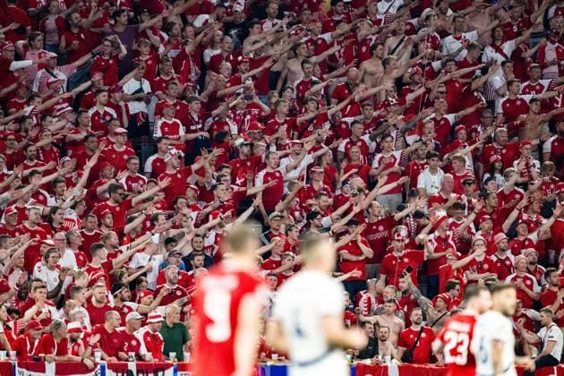 240625 Fans of Denmark during the UEFA Euro 2024 Football Championship match between Denmark and Serbia on June 25, 2024 in Munich Photo Mathias Bergeld BILDBYRAN code MB MB0940 fotboll football soccer fotballs em europamästerskap em uefa euro uefa european football championship euro 2024 danmark denmark serbien serbia bbeng publik  Copyright: MATHIASxBERGELD BB240625MB067