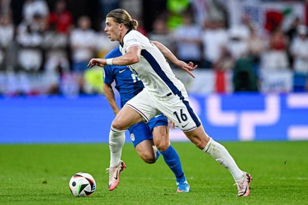 2024-06-25 England v Slovenia - Group C - UEFA EURO, EM, Europameisterschaft,Fussball 2024 COLOGNE, GERMANY - JUNE 25: Conor Gallagher of England dribbles during the Group C - UEFA EURO 2024 match between England and Slovenia at RheinEnergieStadion on June 25, 2024 in Cologne, Germany. (Photo by Pablo Morano BSR Agency) Cologne Germany Content not available for redistribution in The Netherlands directly or indirectly through any third parties. Copyright: xBSRxAgencyx