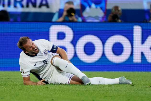 England v Slovenia: Group C - UEFA EURO, EM, Europameisterschaft,Fussball 2024 Harry Kane of England holds his leg during the UEFA EURO 2024 group stage match between England and Slovenia at Cologne Stadium on June 25, 2024 in Cologne, Germany. Cologne Cologne Stadium Germany Germany Copyright: xRichardxSellers Sportsphoto APLx 14042724