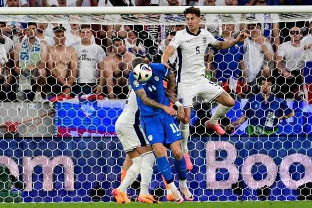 Cologne, Germany, June 25st 2024: Benjamin Sesko of Slovenia (L) in action against John Stones of England (R) during the UEFA EURO, EM, Europameisterschaft,Fussball 2024 football match between England and Slovenia at Cologne Stadium, Cologne, Germany. (Igor Kupljenik SPP)  Copyright: xIgorxKupljenikx xSPPx spp-en-IgKuSp-IKO_1219
