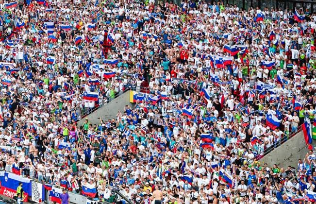 Fans of Slovenia during the UEFA EURO 2024 Group C match between England and Slovenia, Cologne Stadium on June 25, 2024 in Cologne, Germany Photo by Fans of Slovenia during the UEFA EURO 2024 Group C match between England and Slovenia at Cologne Stadium on June 25, 2024 in Cologne, Germany Photo by Defodi 738 738 ENGSVN 20240625 200 Defodi-