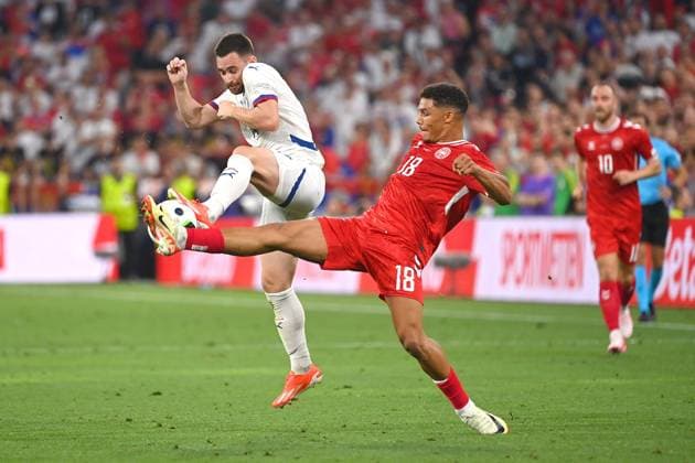 Andrija ZIVKOVIC SRB , action,duel against Alexander BAH DEN Group Stage Group C Denmark DEN Serbia SRB on 25 06 2024, Football Arena Munich Football UEFA EURO 2024 GERMANY from 14 06 2024 14 07 2024
