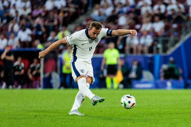 UEFA EURO 2024 England Slovenia 25 06 2024 Harry Kane England, 9 shoots UEFA EURO 2024 England Slovenia Cologne Stadium, Cologne on 25 06 2024 Copyright: xBEAUTIFULxSPORTS Wunderlx