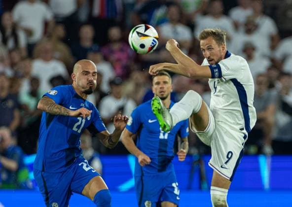 Football - UEFA EURO, EM, Europameisterschaft,Fussball 2024 - Group C - England v Slovenia COLOGNE, GERMANY - Tuesday, June 25, 2024: England s captain Harry Kane during the UEFA Euro 2024 Group C match between England and Slovenia at the Müngersdorfer Stadium. (Photo by David Rawcliffe Propaganda) COLOGNE Müngersdorfer Stadium NORTH RHINE-WESTPHALIA GERMANY  Copyright: xDavidxRawcliffex P2024-06-25-England_Slovenia-57