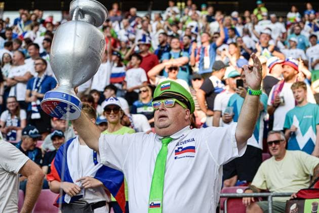 2024-06-25 England v Slovenia - Group C - UEFA EURO, EM, Europameisterschaft,Fussball 2024 COLOGNE, GERMANY - JUNE 25: fan of Slovenia during the Group C - UEFA EURO 2024 match between England and Slovenia at RheinEnergieStadion on June 25, 2024 in Cologne, Germany. (Photo by Pablo Morano BSR Agency) Cologne Germany Content not available for redistribution in The Netherlands directly or indirectly through any third parties. Copyright: xBSRxAgencyx