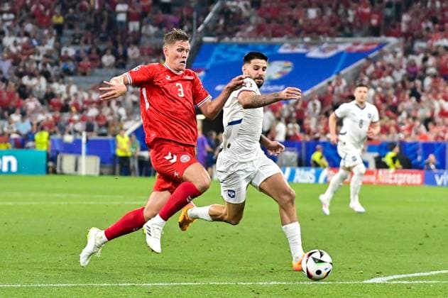 Picture shows from left to right Jannik Vestergaard Denmark vs Aleksandar Mitrovic 9, Serbia , 25 06 2024, Munich, Soccer, European Championship, Denmark Serbia, EVENT REGULATIONS PROHIBIT ANY USE OF PHOTOGRAPHS AS IMAGE SEQUENCES AND OR QUASI VIDEO xklx