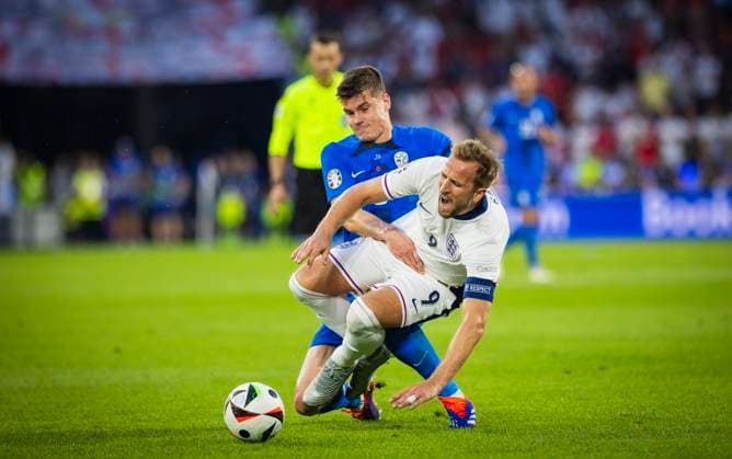 Cologne, Germany 25th Jun 2024 Harry Kane ENG Jaka Bijol Slovenia Slovenia England Slovenia England 25 06 2024