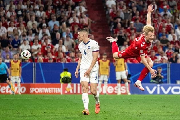 240625 Nikola Milenkovic of Serbia and Kasper Dolberg of Denmark during the UEFA Euro 2024 Football Championship match between Denmark and Serbia on June 25, 2024 in Munich Photo Mathias Bergeld BILDBYRAN code MB MB0940 fotboll football soccer fotballs em europamästerskap em uefa euro uefa european football championship euro 2024 denmark serbien serbia bbeng  Copyright: MATHIASxBERGELD BB240625MB085