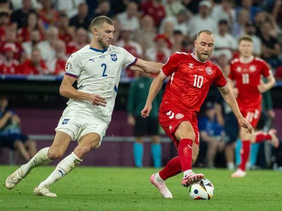 Strahinja Pavlovic Serbia, 02 , Christian Eriksen Denmark 10 , GER, Denmark DEN vs Serbia SRB , European Football Championship, UEFA EURO 2024, Group E, Matchday 3, 25 06 2024, GER, Denmark DEN vs Serbia SRB , European Football Championship, UEFA EURO 2024, Group E, Matchday 3, 25 06 2024 Munich Copyright: xEibner-Pressefoto SaschaxWaltherx EP_SWA