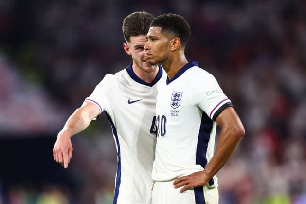 England gegen Slowenien 25. Juni 2024, Köln UEFA EUROs Gruppe C England gegen Slowenien Declan Rice (England) und Jude Bellingham (England) Foto Charlotte Wilson Abseits Köln Deutschland  Copyright: xCharlottexWilsonx xOffsidexOffside