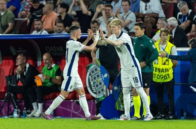 Football - UEFA EURO, EM, Europameisterschaft,Fussball 2024 - Group C - England v Slovenia COLOGNE, GERMANY - Tuesday, June 25, 2024: England s Phil Foden is replaced by substitute Anthony Gordon during the UEFA Euro 2024 Group C match between England and Slovenia at the Müngersdorfer Stadium. (Photo by David Rawcliffe Propaganda) COLOGNE Müngersdorfer Stadium NORTH RHINE-WESTPHALIA GERMANY  Copyright: xDavidxRawcliffex P2024-06-25-England_Slovenia-72