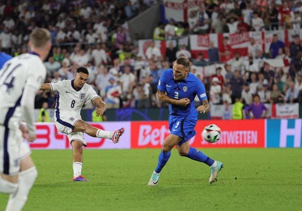 England v Slovenia UEFA EURO, EM, Europameisterschaft,Fussball 2024 Group C Trent Alexander-Arnold of England shoots for goal during the UEFA Euro 2024 Group C match between England and Slovenia at RheinEnergieStadion, Cologne Copyright: xPaulxChestertonx FIL-20274-0210 UK Newspapers OUT