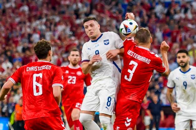 GER, UEFA Euro 2024 Group C, Denmark DNK vs Serbia SRB 25 06 2024, Allianz Arena, Munich, GER, UEFA Euro 2024 Group C, Denmark DNK vs Serbia SRB , in picture Christensen Andreas Denmark 6 Aleksandar Mitrovi in duel against Vestergaard Jannik Denmark 3 nordphotoxGmbHx xStraubmeier nph00004