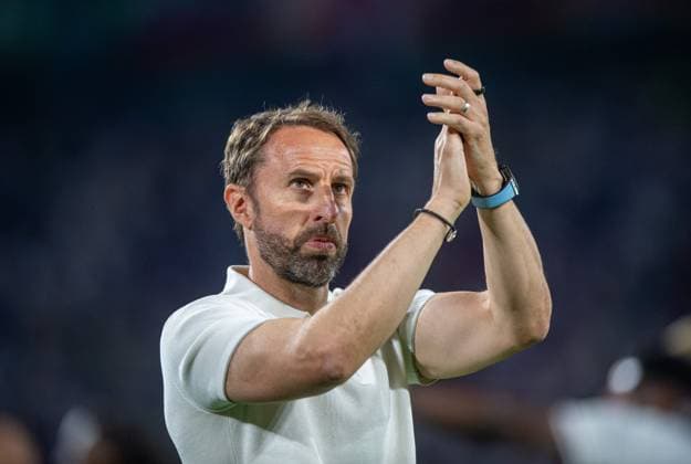 Football, men, season 2023 24, Euro 2024 Group C 3 matchday in Cologne, England Slovenia, coach Gareth Southgate England after the final whistle, he is partially booed, 25 06 2024, Copyright: xSebastianxRäppold MatthiasxKochx