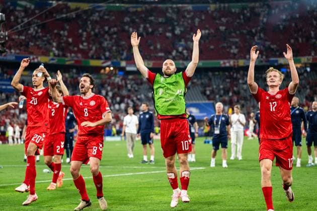 240625 Yussuf Poulsen, Thomas Delaney, Christian Eriksen and Victor Kristiansen of Denmark celebrate after the UEFA Euro 2024 Football Championship match between Denmark and Serbia on June 25, 2024 in Munich Photo Mathias Bergeld BILDBYRAN kod MB MB0940 fotboll football soccer fotballs em europamästerskap em uefa euro uefa european football championship euro 2024 denmark serbien serbia bbeng jubel  Copyright: MATHIASxBERGELD BB240625MB117