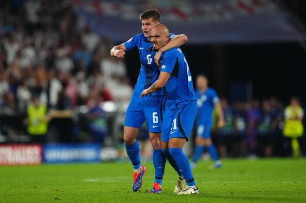 GER: England v Slovenia. UEFA EURO, EM, Europameisterschaft,Fussball 2024 Jaka Bijol and Vanja Drkusic of Slovenia during the UEFA Euro 2024 match between England and Slovenia, Group C, date 3, played at Rhein Energie Stadium on June 25, 2024 in Koln, Germany. kpng Copyright: xBaguxBlancox xPRESSINPHOTOx PS_240625_ING_ESL_103