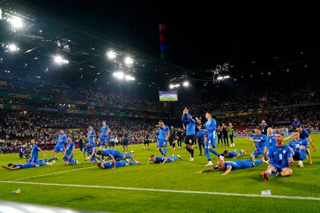 GER: England v Slovenia. UEFA EURO, EM, Europameisterschaft,Fussball 2024 Slovenia players celebrating at full time during the UEFA Euro 2024 match between England and Slovenia, Group C, date 3, played at Rhein Energie Stadium on June 25, 2024 in Koln, Germany. kpng Copyright: xBaguxBlancox xPRESSINPHOTOx PS_240625_ING_ESL_110
