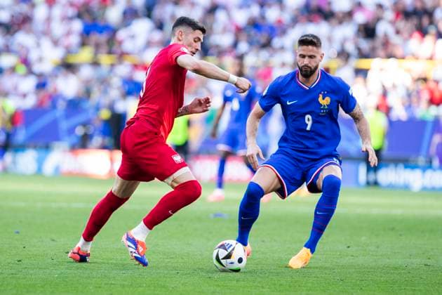 UEFA EURO 2024 France Poland 25 06 2024 Jakub Moder Poland, 8 , Olivier Giroud France, 9 UEFA EURO 2024 France Poland BVB Stadion Dortmund, Dortmund, on 25 06 2024 Copyright: xBEAUTIFULxSPORTS Meuselx