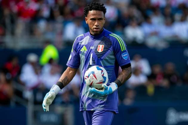 KANSAS CITY, KS - JUNE 25: Peru goalkeeper Pedro Gallese (1) walks toward the goal line during the COPA America group A match between Canada and Peru on Tuesday June 25, 2024 at Children™s Mercy Park in Kansas City, KS. (Photo by Nick Tre. Smith Icon Sportswire) SOCCER: JUN 25 CONMEBOL Copa America - Peru vs Canada EDITORIAL USE ONLY Icon2406250044