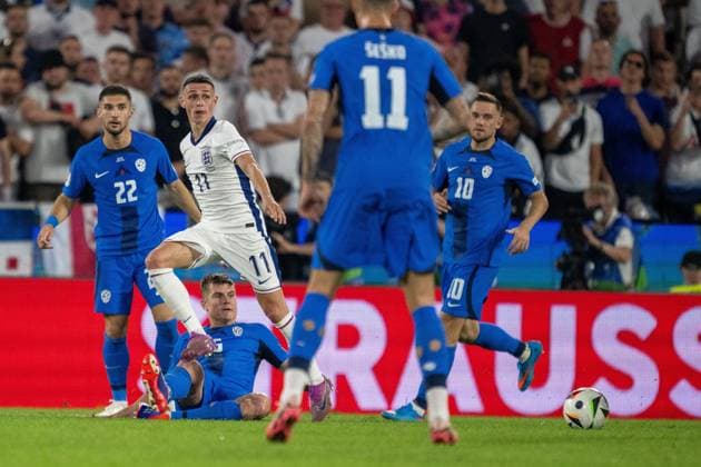 GER, EURO 2024, Group C, England GBR vs Slovenia SUI 25 06 2024, Cologne Stadium, Cologne, GER, EURO 2024, Group C, England GBR vs Slovenia SUI In the picture Phil Foden England GBR, 11 in duel, duel, dynamics, action, action, game scene gestures, facial expressions, emotions nordphotoxGmbHxx xDenkinger nph00015