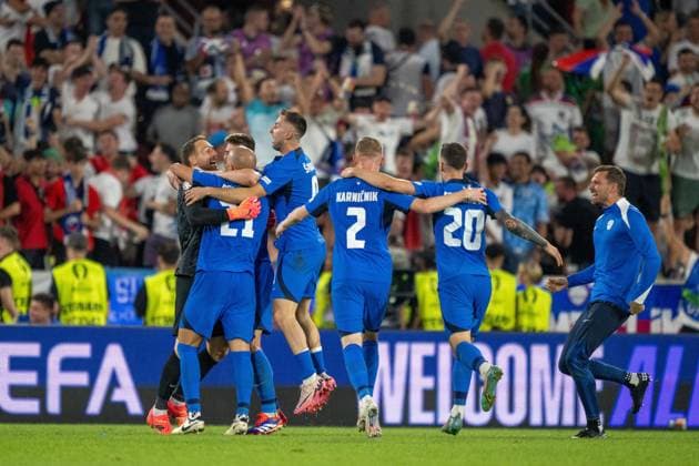 GER, EURO 2024, Group C, England GBR vs Slovenia SUI 25 06 2024, Cologne Stadium, Cologne, GER, EURO 2024, Group C, England GBR vs Slovenia SUI In the picture The Slovenian teams jubilation after the match resembles a victory celebration Joy Happiness Joy Joy Gestures, facial expressions, emotions nordphotoxGmbHxx xDenkinger nph00015