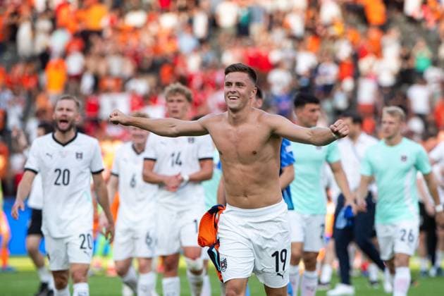 Christoph Baumgartner Austria, 19 and team celebrate victory and entry into the round of 16 as group winners, GER, Netherlands NED vs Austria AUT , European Football Championship, UEFA EURO 2024, Group D, Matchday 3, 25 06 2024 GER, Netherlands NED vs Austria AUT , European Football Championship, UEFA EURO 2024, Group D, Matchday 3, 25 06 2024 Berlin Copyright: xEibner-Pressefoto Memmlerx EP_MMR